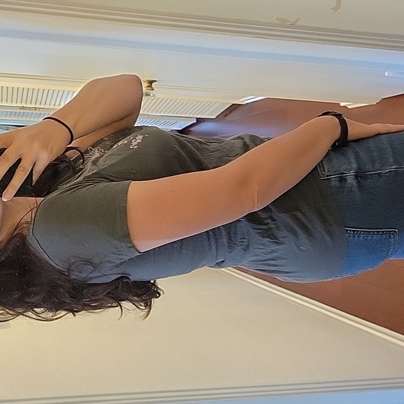 ❗3 for 20❗GAP favorite T - Picture 2 of 4